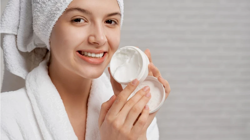 Bukan Cuma Soal Ingredients: Kenapa Sensasi Saat Pakai Skincare Itu Penting?