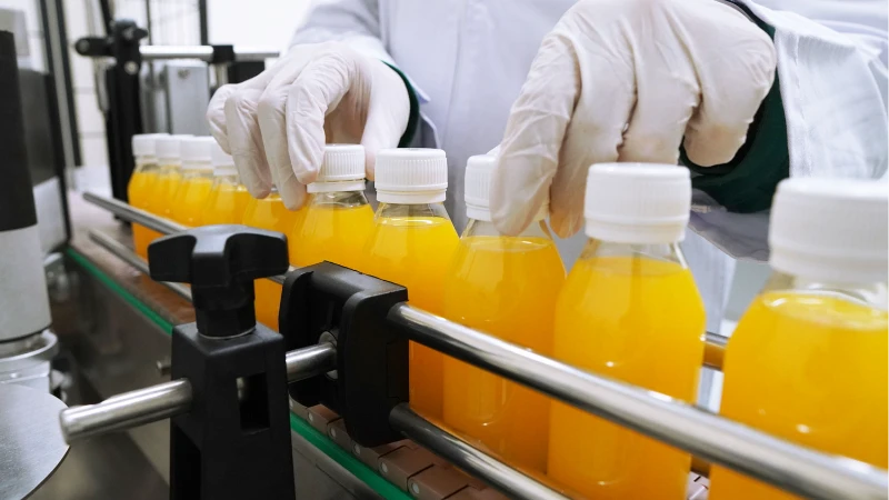 Kenapa Harus Maklon? Cara Cerdas Memulai Bisnis Produk Tanpa Punya Pabrik Sendiri