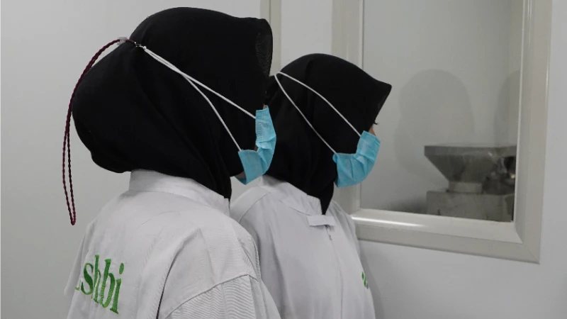 QC vs QA: Mana yang Lebih Penting dalam Pabrik Maklon?